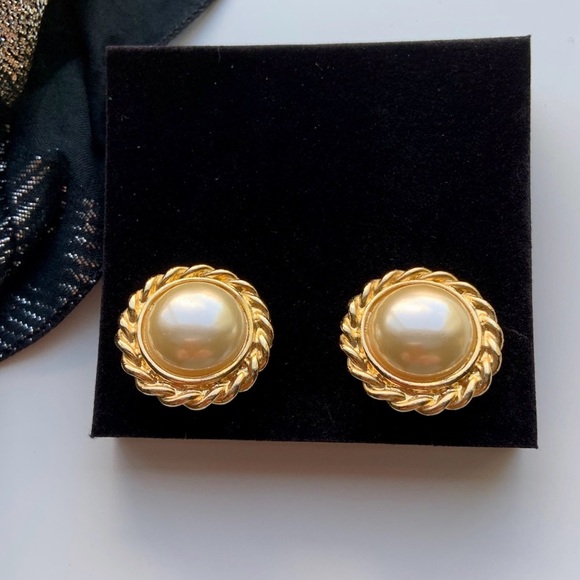 Classic gold rimmed faux pearl clip earrings - Picture 1 of 6